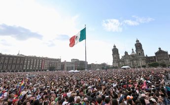 Zócalo capitalino lleno por la Marcha LGBT+ CdMx 2023 / Ariel Ojeda