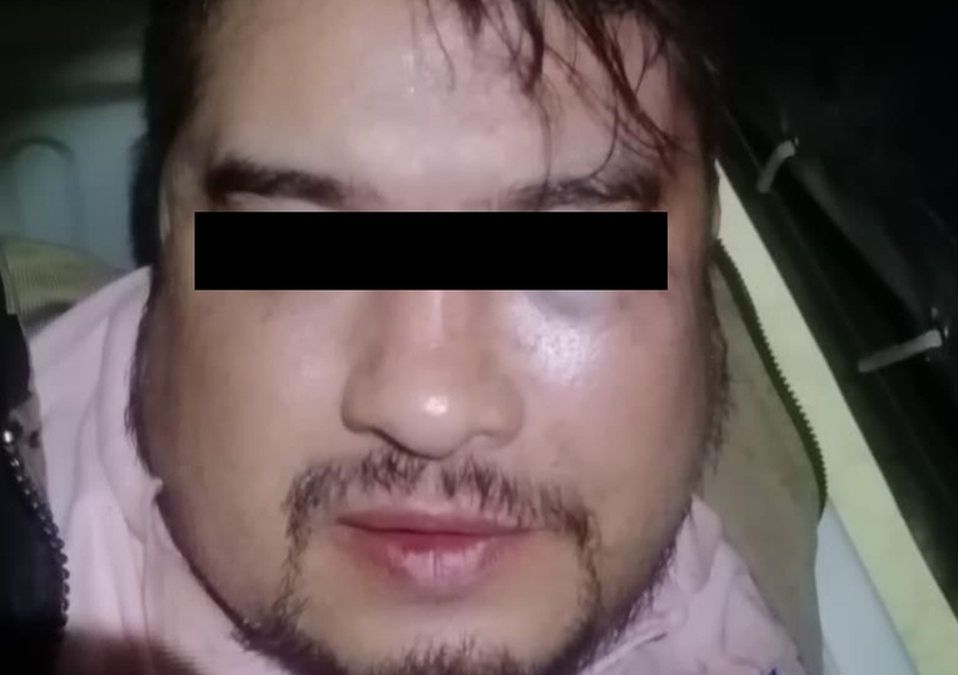 Dos sujetos tenían sometido a un hombre tras atacar a su esposa e hijos en Tultitlán | Fernando Cruz