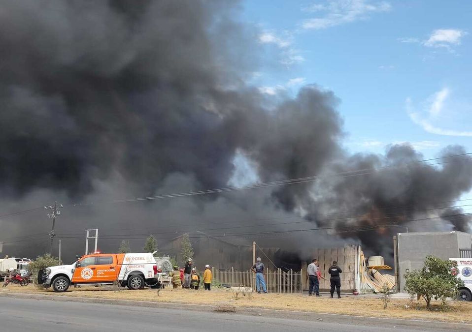 Incendio en Salinas Victoria / Especial