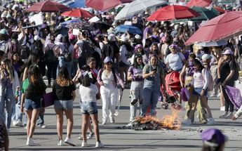 Contingentes protestan con fogatas en el Zócalo capitalino / Ariel Ojeda