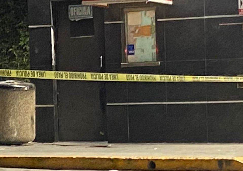Un hombre fue asesinado afuera de una tienda de conveniencia. | Miranda Arias