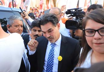 Llegada de candidatos al debate para la alcadía de Monterrey. / Leonel Rocha