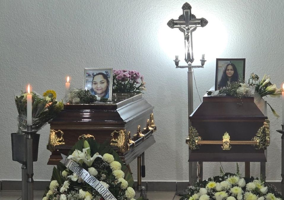 Dan último adiós a Cindy y Teresita, madre e hija asesinadas en su casa en Cuautitlán. / Telediario