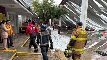 Una lluvia abundante, acompañada de granizo, provocó la caída de un techo en la escuela primaria Luis G. Urbina. | Juan Camacho