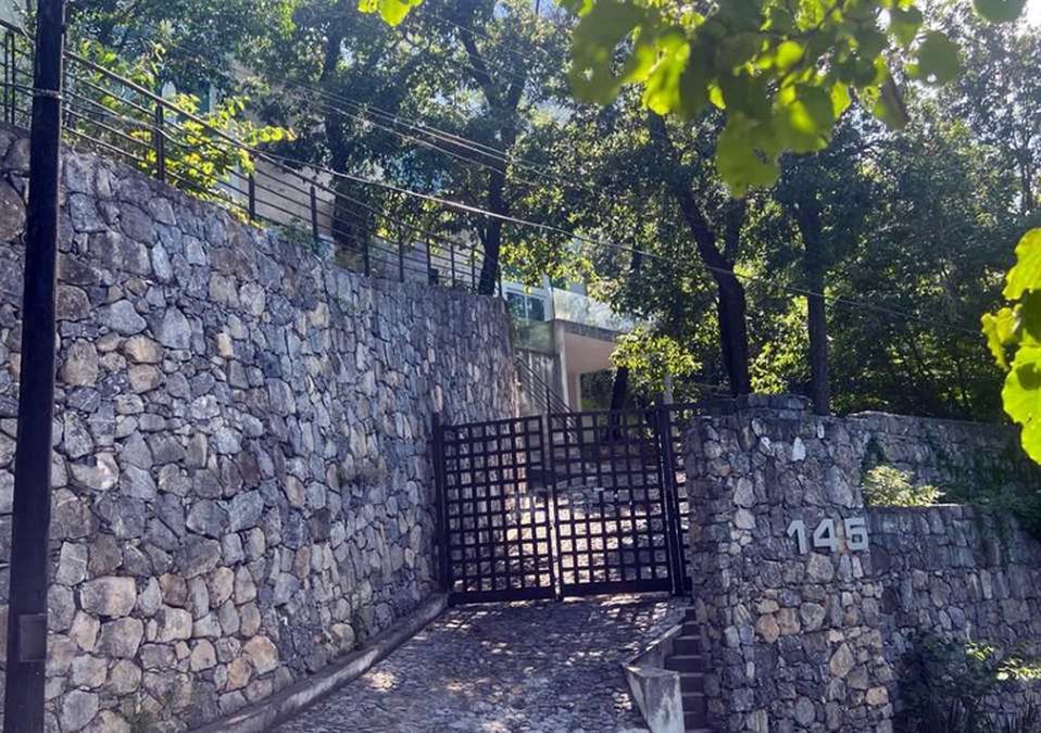 La residencia se ubica en la calle Olmo 145, Fraccionamiento Veraniego, en el sector de Olinalá. | Especial