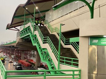 Alrededor de las 7:00 horas, trabajadores del Estado todavía se observaban en los andenes de la estación. | Pamela Villanueva