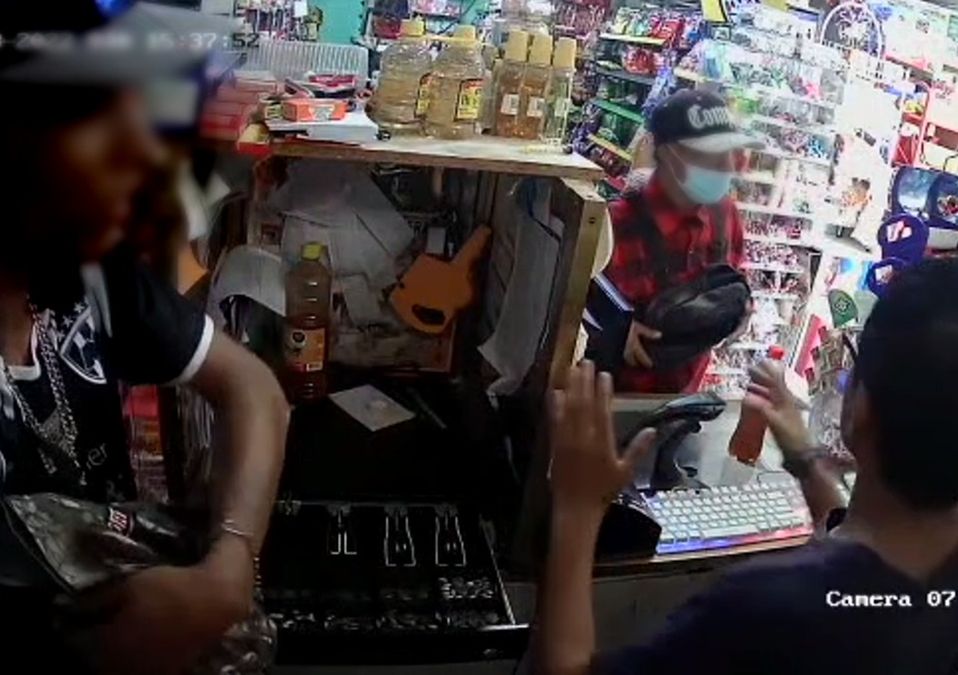 Captan asalto en una tienda de abarrotes en Pesquería. | Especial