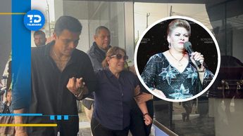 Familiares de Paquita la del Barrio llegan a la funeraria en Xalapa para velar a la cantante | Isabel Zamudio