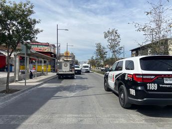 Paramédicos confirmaron la muerte del hombre sobre la vía pública en San Pedro. | Sandra González