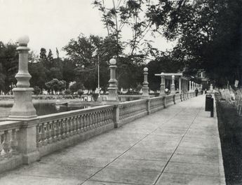 Vista lateral del Lago República. Saltillo, circa 1939. Autor: Alejandro V. Carmona| Fototeca del Archivo Municipal de Saltillo.