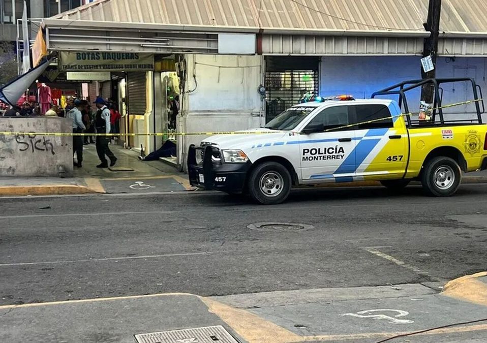 Asesinan a balazos a un hombre tras ser perseguido en el centro de Monterrey