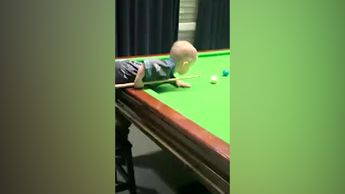 Manchester: Niño rompe dos récords Guinness de billar