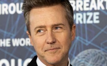 El famoso actor Edward Norton encarnó al músico de folk Peter Seeger en la película biográfica de Bob Dylan. | Reuters