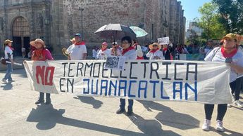 Manifestantes en contra de la termoeléctrica en Guadalajara / Fátima Briceño