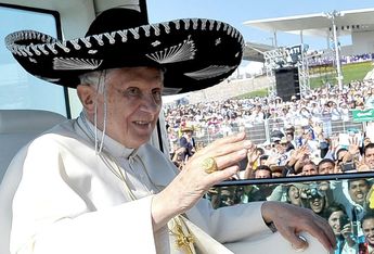 El entones papa Benedicto XVI en su visita a México. | Archivo