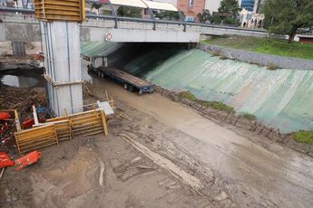 Daños en los carriles exprés de avenida Constitución. | Jorge López