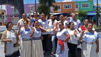 Cocineras de San Nicolás de los Ranchos elaboran los chiles en nogada con dedicación y esmero para ofrecer el mejor platillo | Nancy Camacho