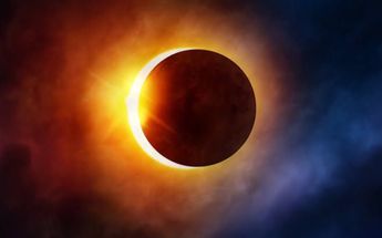 Descubre dónde ver en vivo el eclipse híbrido de hoy / Archivo.