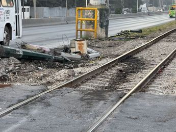 El trágico accidente dejó daños en la vía pública. | Fabricio Gallegos
