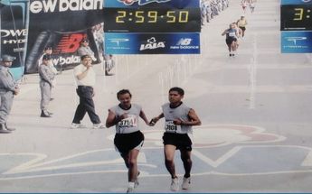 Gabriel Mezquitán como guía en una carrera / Cortesía