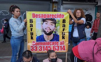Buscan a sus seres queridos desaparecidos / Roberto Hurtado