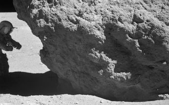 Piedra lunar bautizada como Shadow Rock, en Apolo 16 / NASA