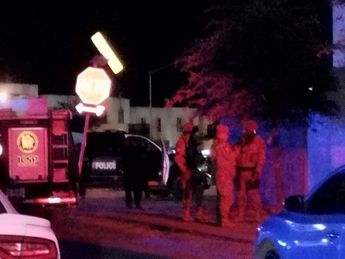 Elementos de Fuerza Civil y de la Policía de Juárez resguardaron la escena del crimen. | Ángel Mercado