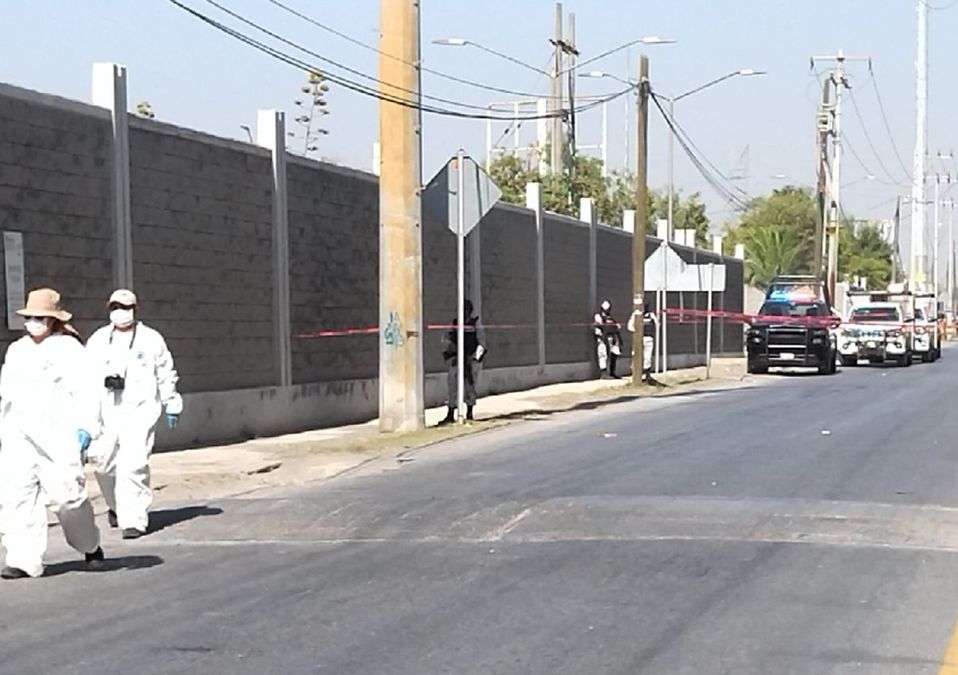 Encuentran cuerpo de hombre con signos de violencia en el Libramiento Noroeste. | Agustín Martínez