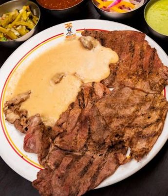 Una de las opciones más elegidas es salir a comer o cenar en Guadalajara para festejar | Hermanas Coraje vía Instagram