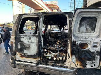 Incendio de camioneta en Monterrey. | Pedro Delgado