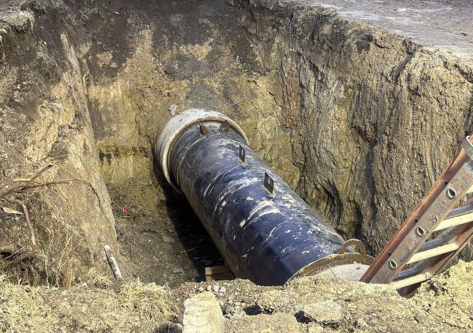 La tubería fue conectada con éxito, de acuerdo a personal de Agua y Drenaje de Monterrey. | Pedro Delgado