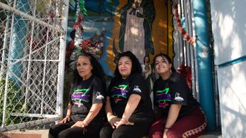 Marisol Mendoza, su madre e hija forman parte de generaciones sonideras. | Nayeli Espinoza