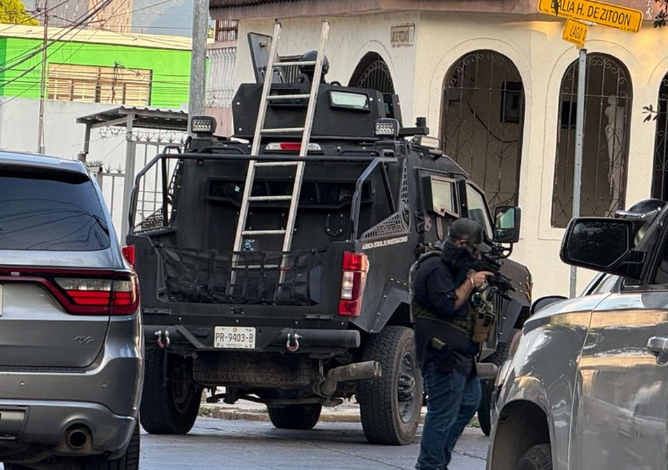 Los operativos se realizaron en varias calles de la colonia Independencia bajo fuerte resguardo policial.| Fernanda Pérez