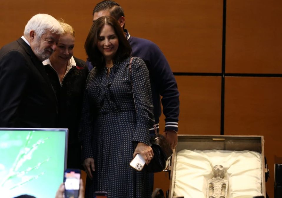 Jaime Maussan presenta restos “no humanos” en Cámara de Diputados / Octavio Hoyos.