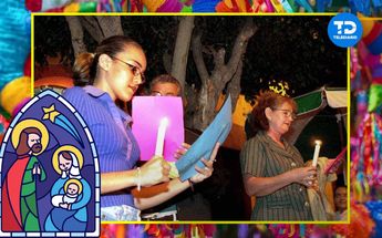 Personas cantan la tradicional letanía para las posadas / Cuartoscuro
