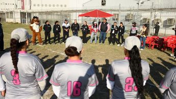 Sultanes Femenil juega partido con mujeres de penal en Escobedo, NL
