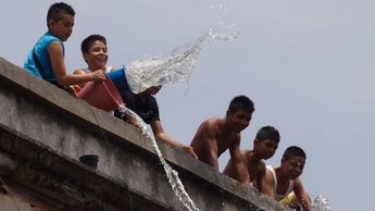 El agua es considerada como un elemento de purificación en la religión católica | Cuartoscuro