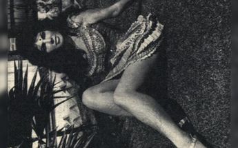 Irma Serrano posando sobre el pasto / Especial