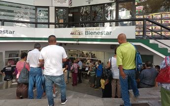 Ante largas filas en Banco de Bienestar, dan opciones a beneficiarios para retirar dinero en NL