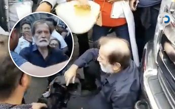 Epigmenio Ibarra se desmaya en marcha de AMLO