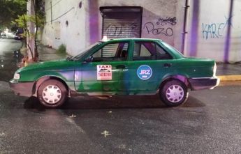El vehículo en el que realizaban los asaltos era una Nissan Tsuru. | Cortesía