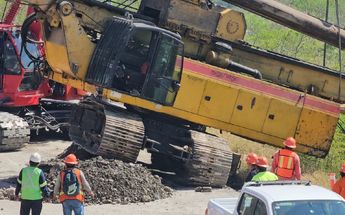 Cae maquinaria de Línea 4 del Metro en avenida Constitución en NL | Especial