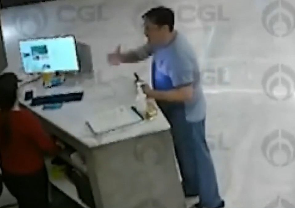 Empresario de Mazatlán es buscado por golpear a una recepcionista en hotel de Santa Fe. / Especial