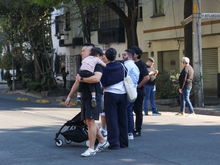 Cuando suena la alerta sísmica, los capitalinos deben desalojar sus casas y edificios | Cuartoscuro