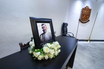 Fotografía de Mauricio Fernández colocada en el Ayuntamiento de San Pedro tras su fallecimiento. | Jorge López