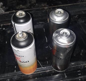 La Policía de Monterrey le encontró a los implicados cuatro latas de pintura en aerosol. | Cortesía