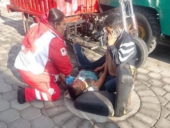 El joven resultó con graves heridas luego de que chocó contra una camioneta estacionada / Apolonia Amayo
