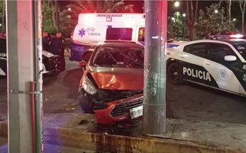 Camioneta impactada contra vehículo pesado | Enrique Luna