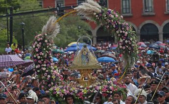 Virgen de Zapopan en la Romería / Fernando