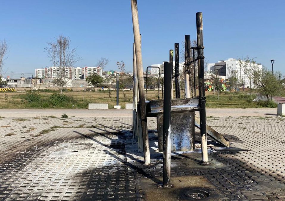 Queman juego infantil en el parque Libertad. / Pamela Villanueva
